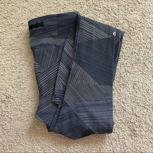 Lululemon Navy White Striped Swift Speed High Rose Tight 28” - Size 6